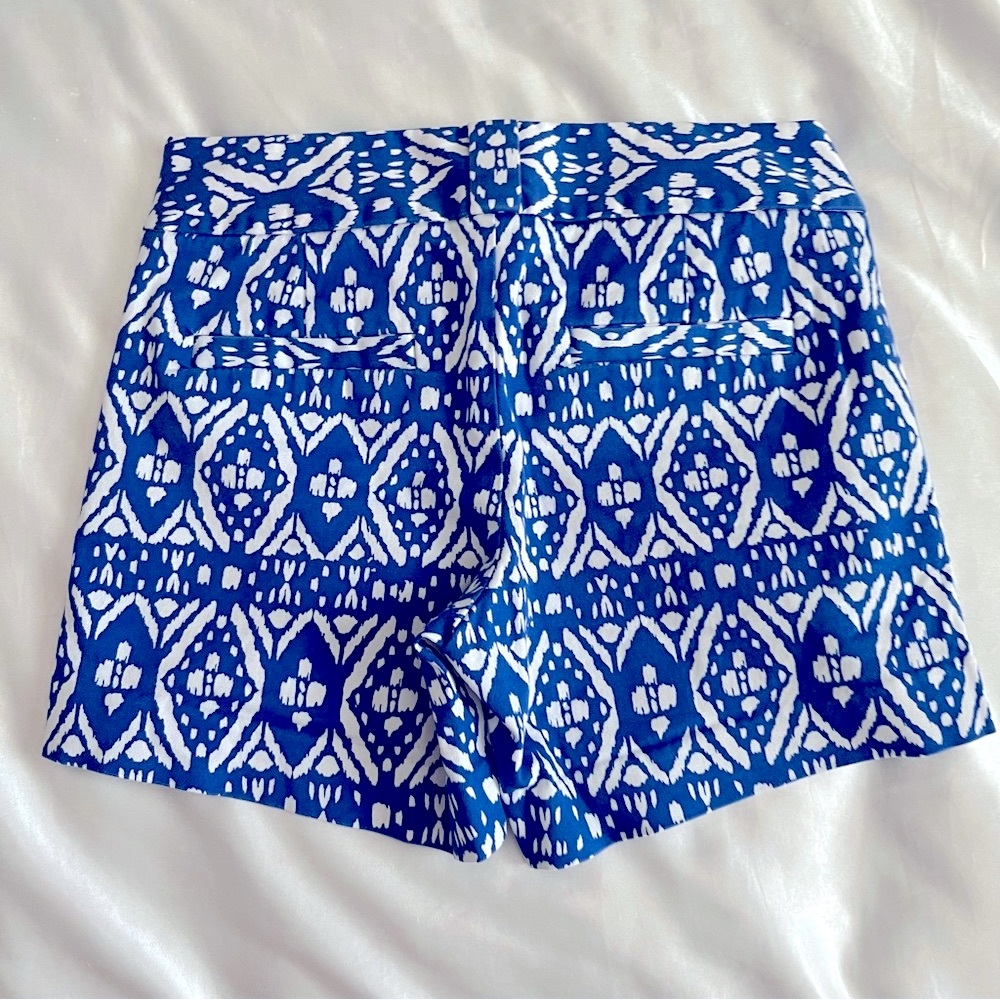 J.Crew Chino City fit, size 00, blue and white patterned shorts